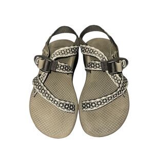 CHACO SANDLES SIZE W 7